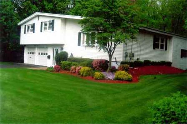 27 Berkeley Road Framingham, MA 01701 - Photo 1 of 23 Gallery Image 1
