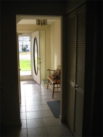 27 Berkeley Road Framingham, MA 01701 - Photo 2 of 23 Gallery Image 2