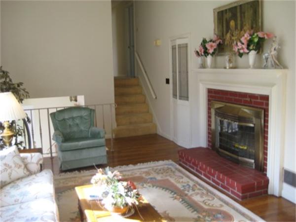 27 Berkeley Road Framingham, MA 01701 - Photo 5 of 23 Gallery Image 5