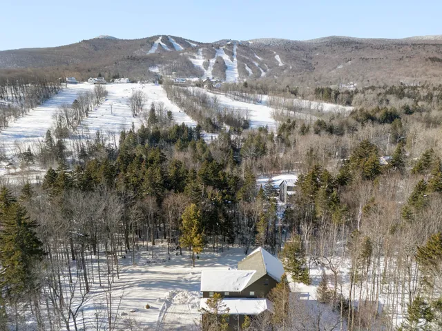 $1,395,000 | 11 East Village Circle, Wilmington, VT 05363