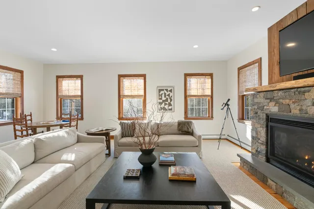 $1,395,000 | 11 East Village Circle, Wilmington, VT 05363