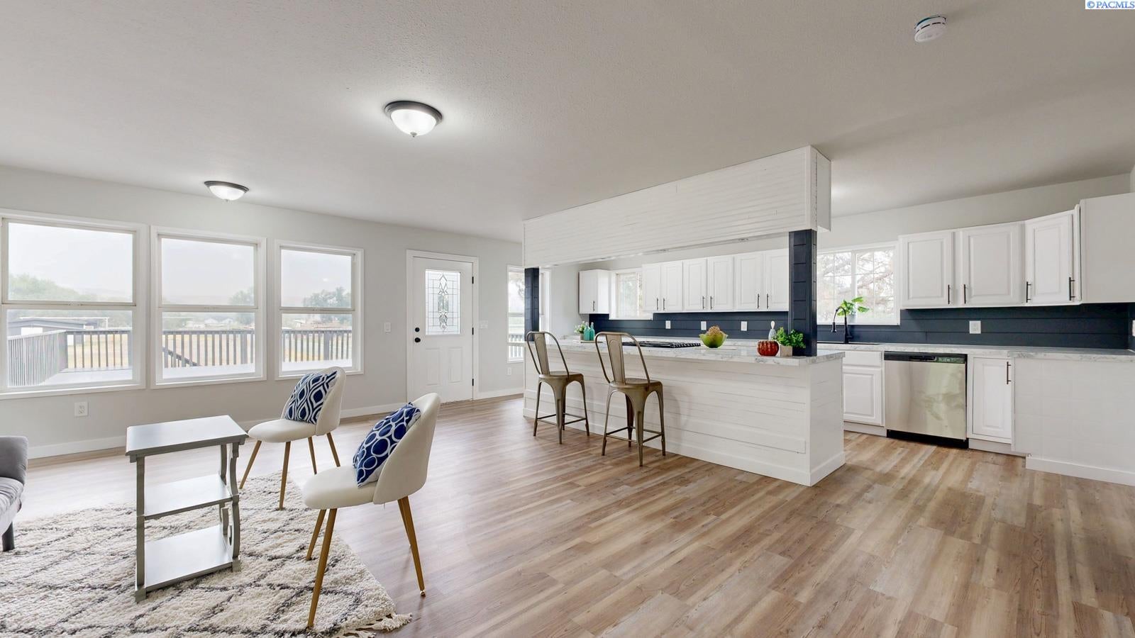 220709 East Game Farm Road Kennewick, WA 99337 - Photo 6 of 47 Gallery Image 6