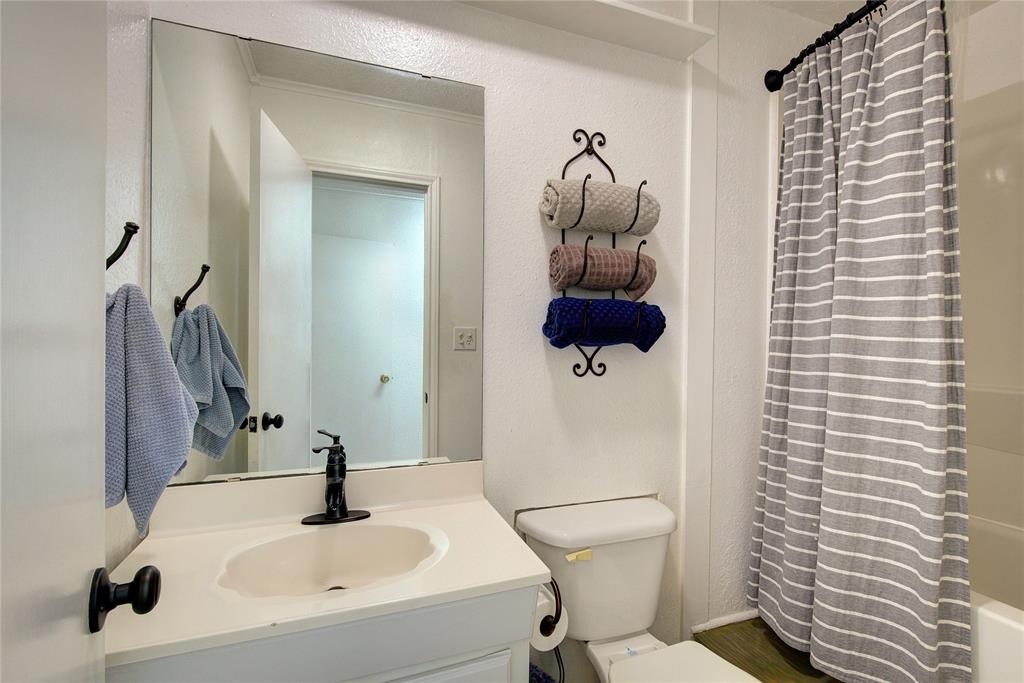 753 County Rd SW 3110 Mount Vernon, TX 75457 - Photo 20 of 40 Full bathroom next to utility room, across from garage entrance, makes a perfect mud room / washing-up room.