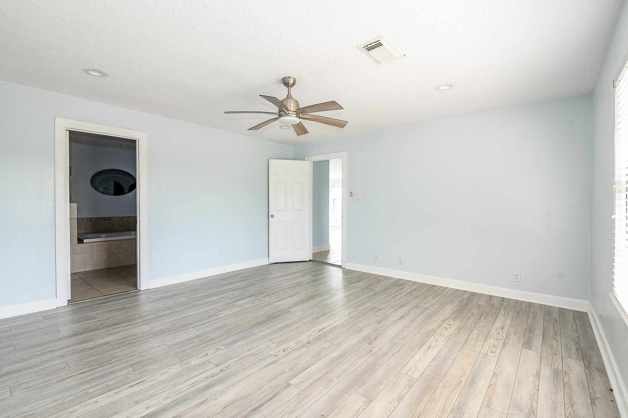 1615 Railroad Street San Leon, TX 77539 - Photo 20 of 45
