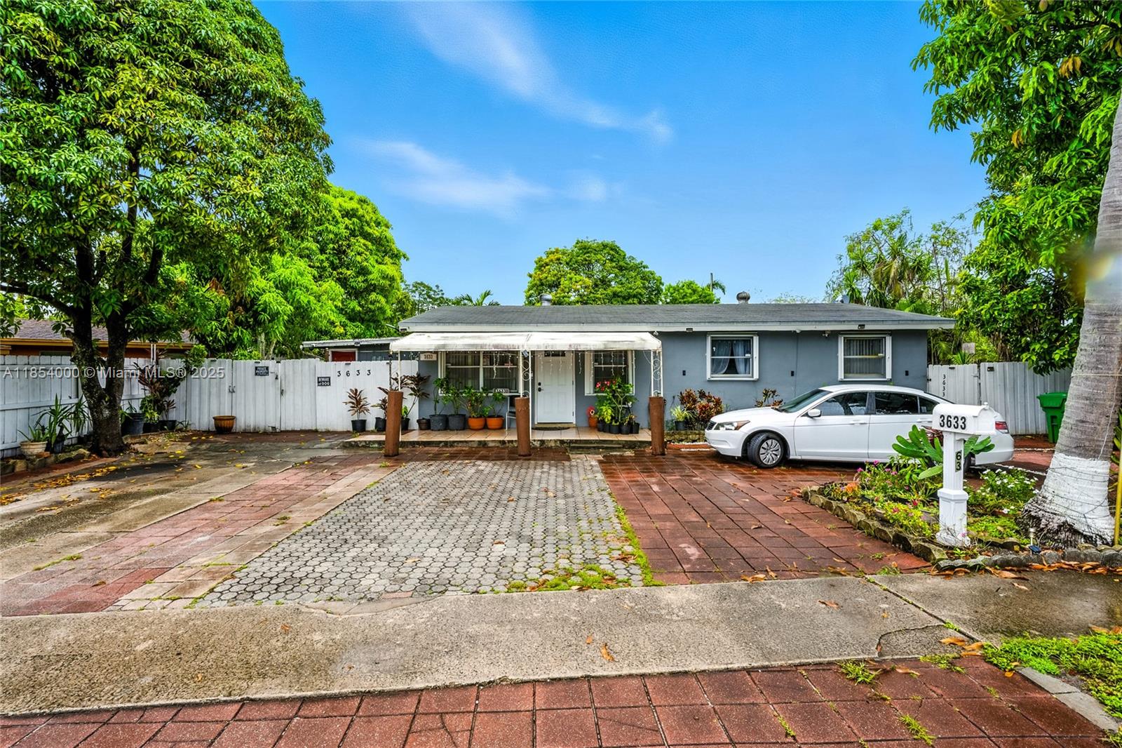 3633 Southwest 17th St  