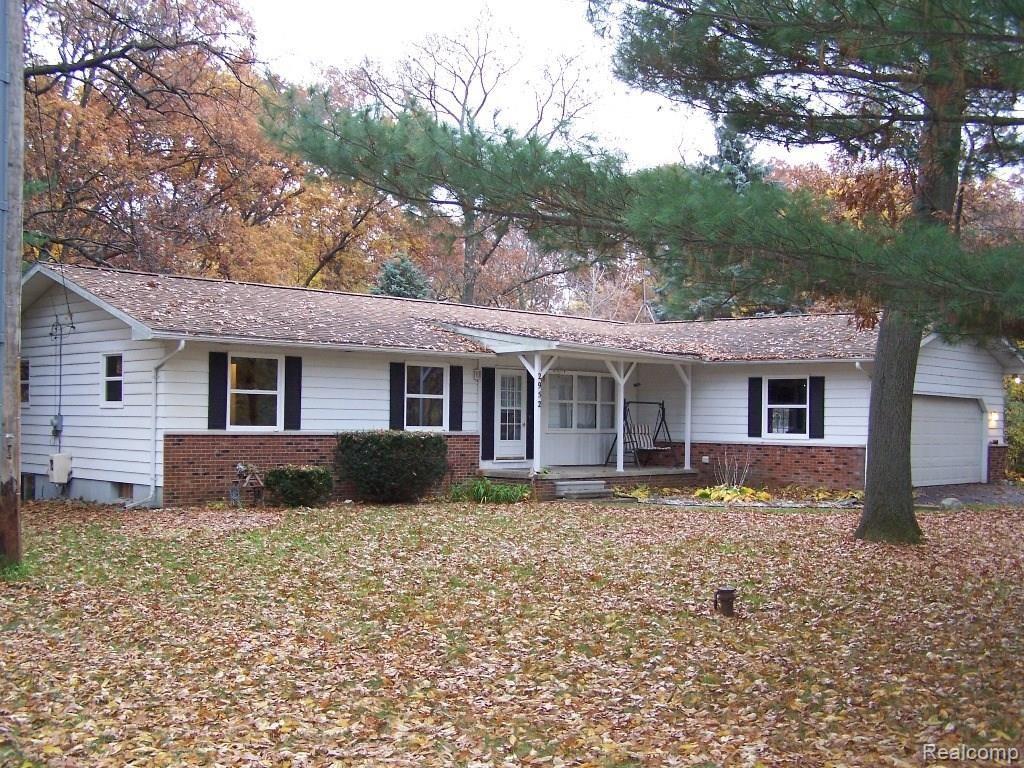2952 North Tipsico Lake Road Hartland, MI 48353 - Photo 5 of 46 Tipsico Lake Road 2952 (5).JPG