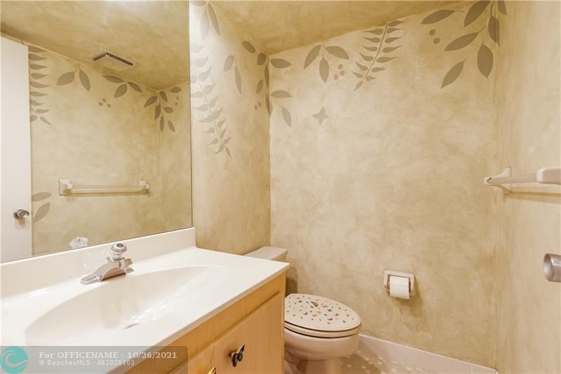 3520 Oaks Way, Unit 607 Pompano Beach, FL 33069 - Photo 11 of 31 a bathroom with a sink a toilet and shower