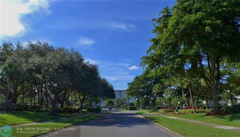 3520 Oaks Way, Unit 607 Pompano Beach, FL 33069 - Photo 29 of 31 a view of a park