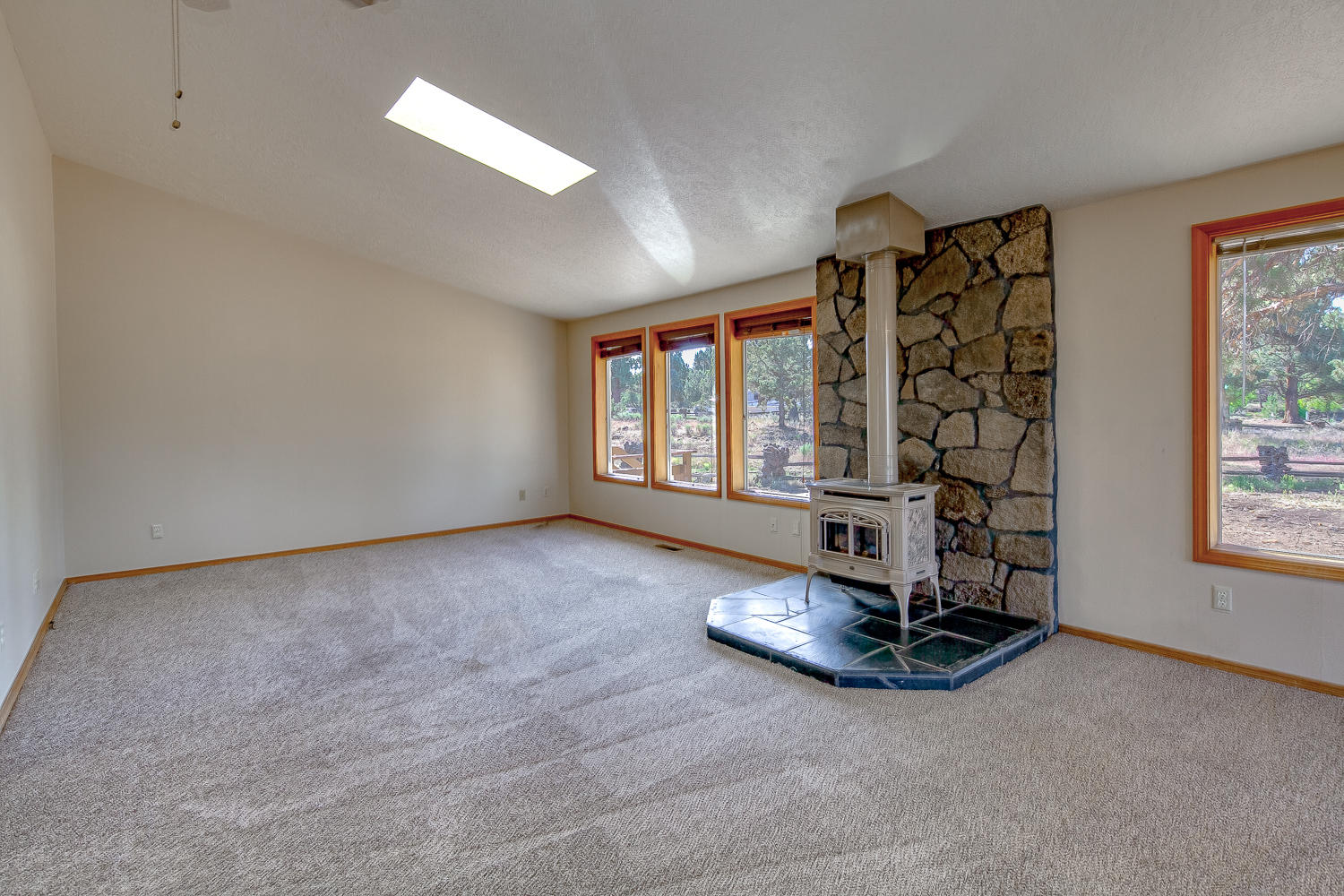 64597 McGrath Road Bend, OR 97701 - Photo 8 of 40 an empty room with windows