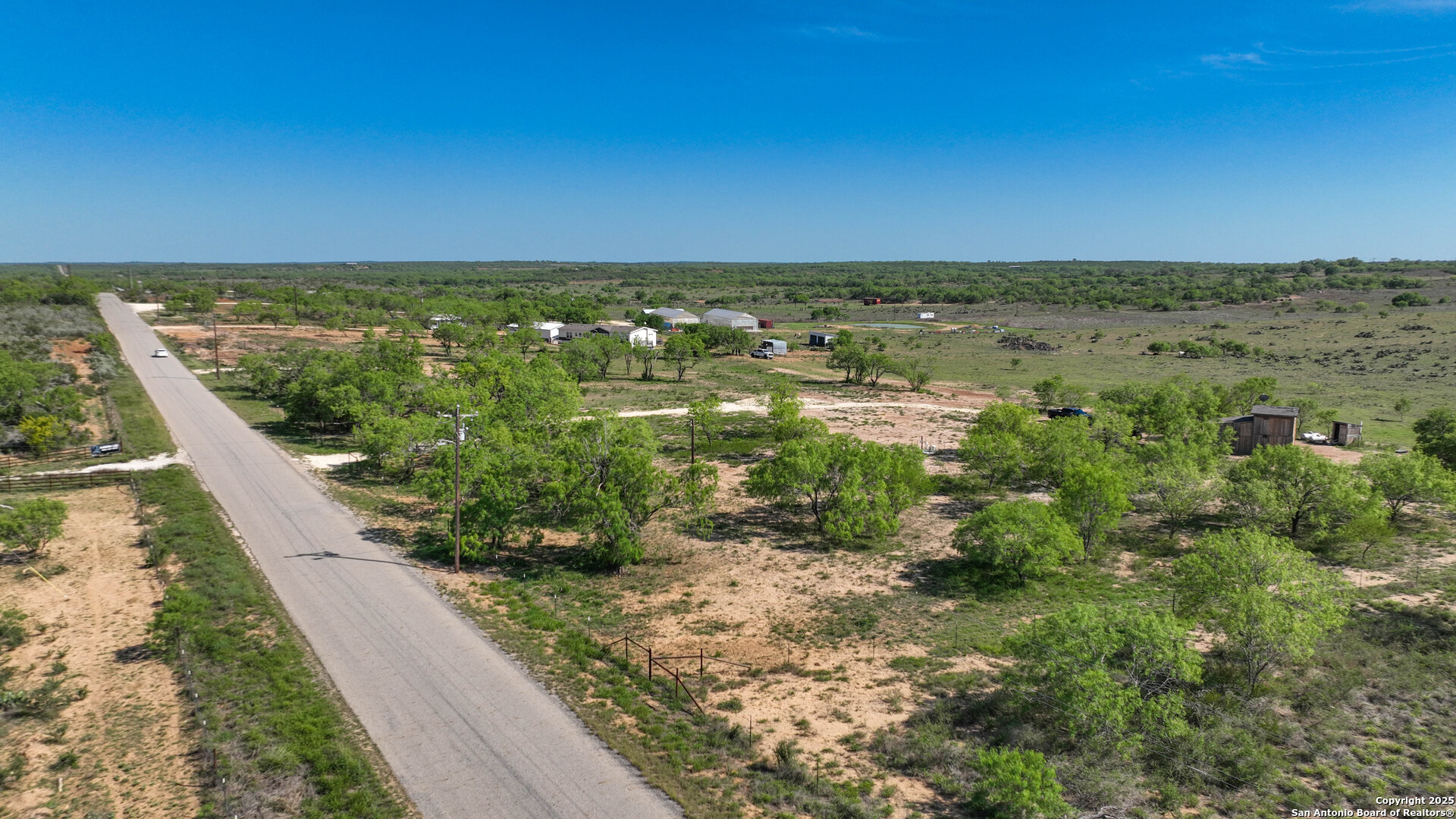 2004 A Cr Pearsall, TX 78061 - Photo 11 of 12 a view of a yard with an ocean
