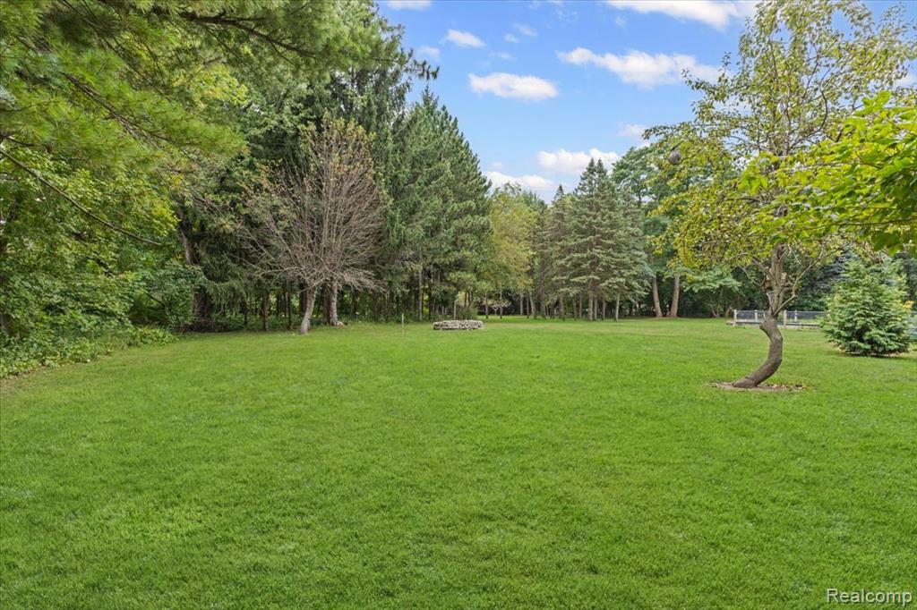 49222 Fairchild Road Macomb, MI 48042 - Photo 24 of 34 Gallery Image 24