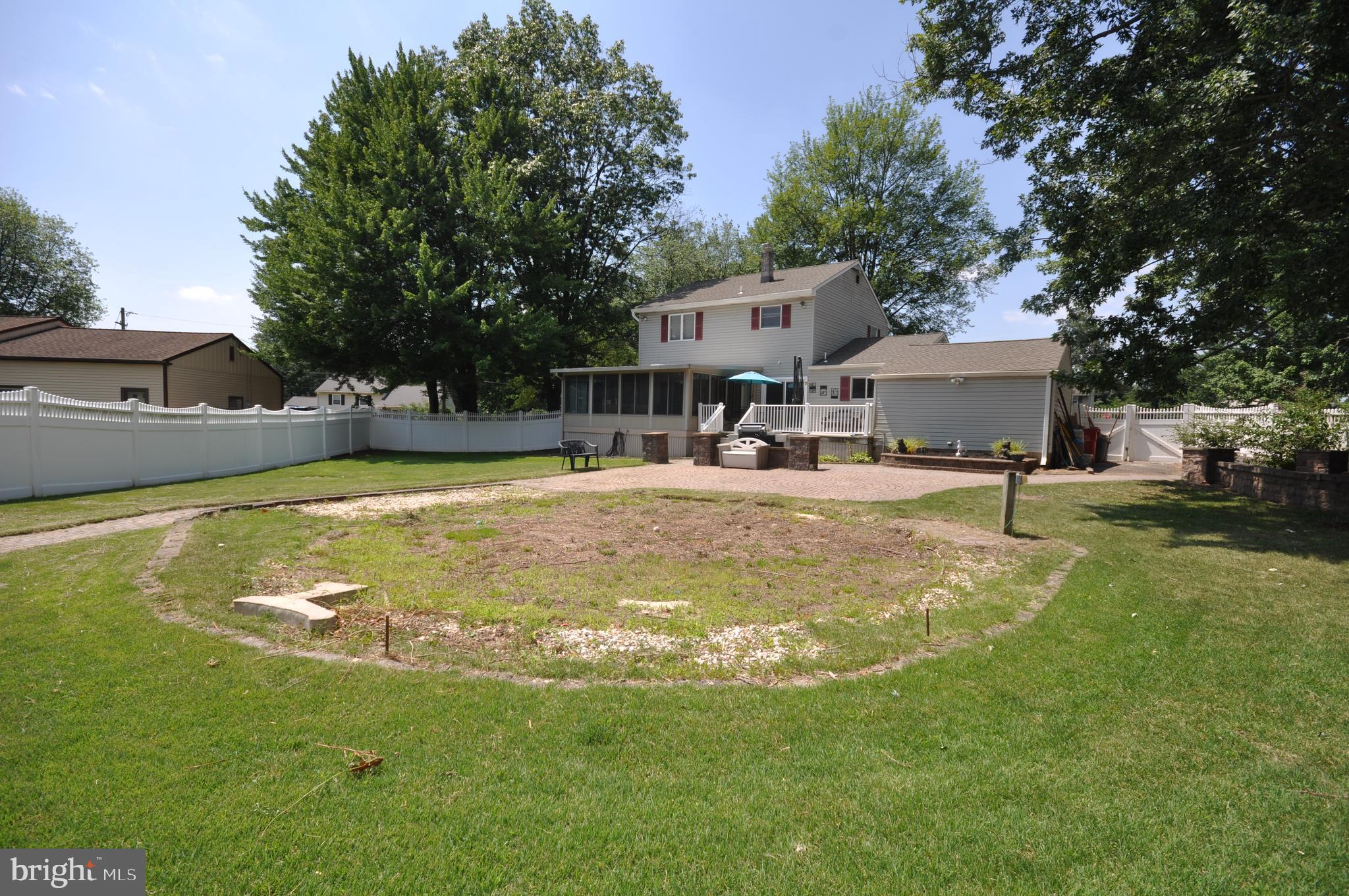 735 Claire Road Warminster, PA 18974 - Photo 47 of 47 Full Yard View