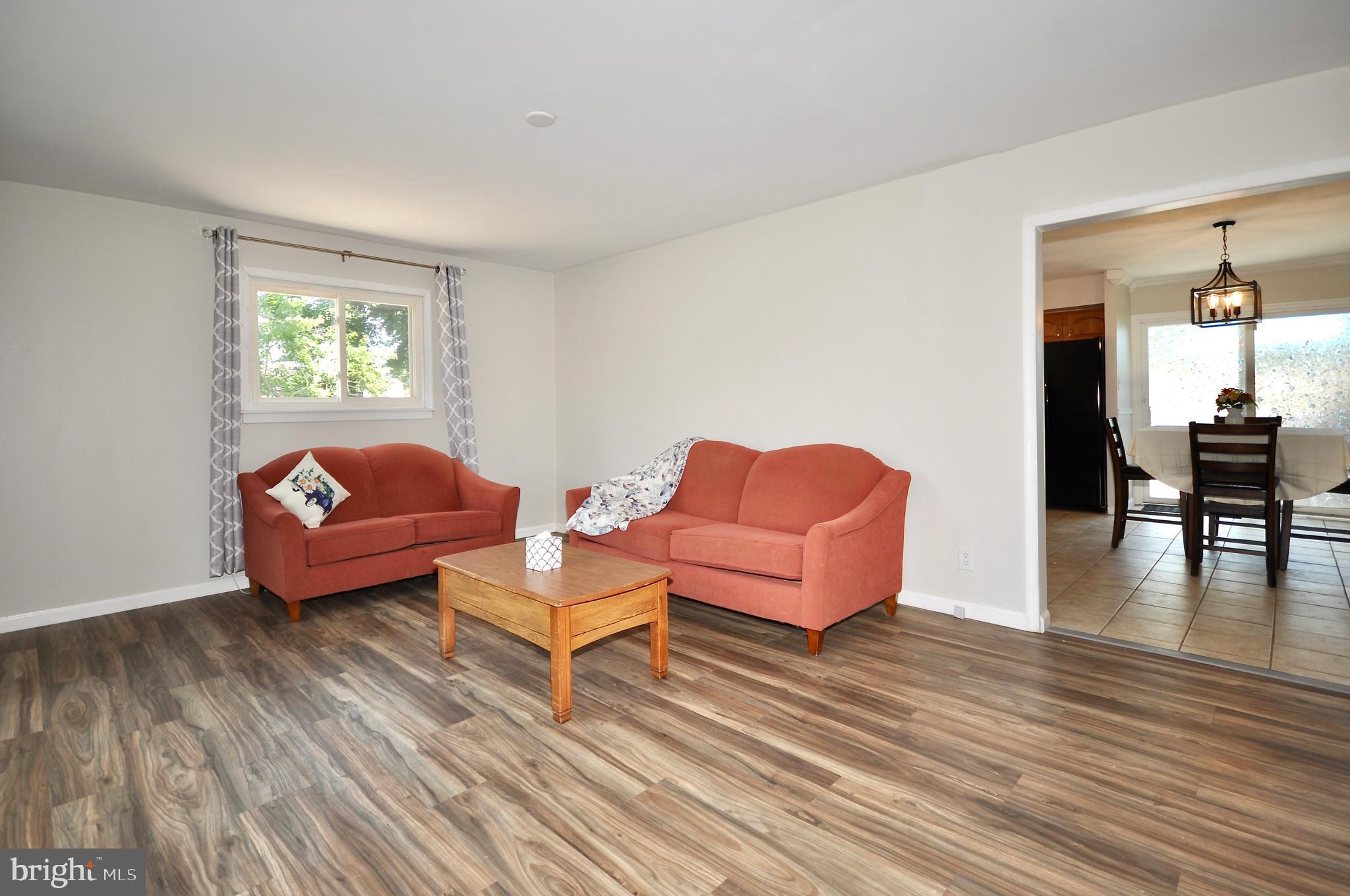 735 Claire Road Warminster, PA 18974 - Photo 8 of 47 Living room