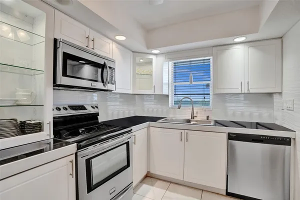 $2,000 | 5860 Northwest 44th Street, Unit 603, Lauderhill, FL 33319