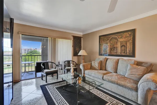 $2,000 | 5860 Northwest 44th Street, Unit 603, Lauderhill, FL 33319
