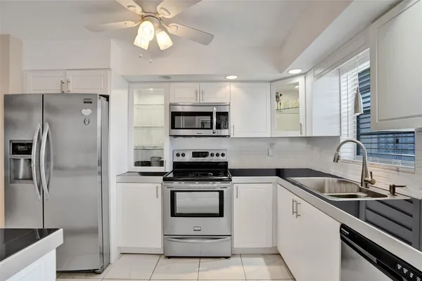 $2,000 | 5860 Northwest 44th Street, Unit 603, Lauderhill, FL 33319