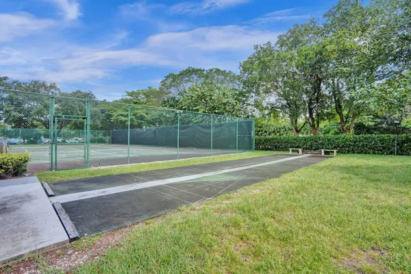 $2,000 | 5860 Northwest 44th Street, Unit 603, Lauderhill, FL 33319
