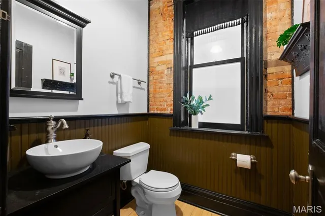 $560,000 | 3808 Wyoming Street, St. Louis, MO 63116