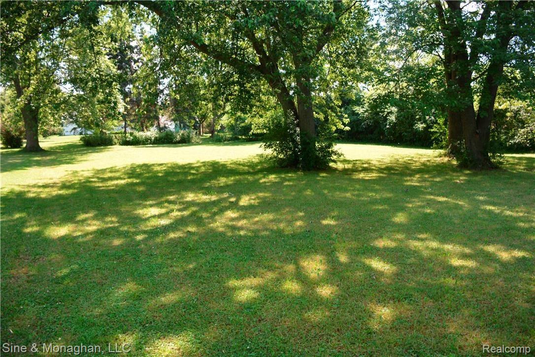 1872 River Road St. Clair, MI 48079 - Photo 22 of 26 22 Shade & trees out back 1872 River Rd.