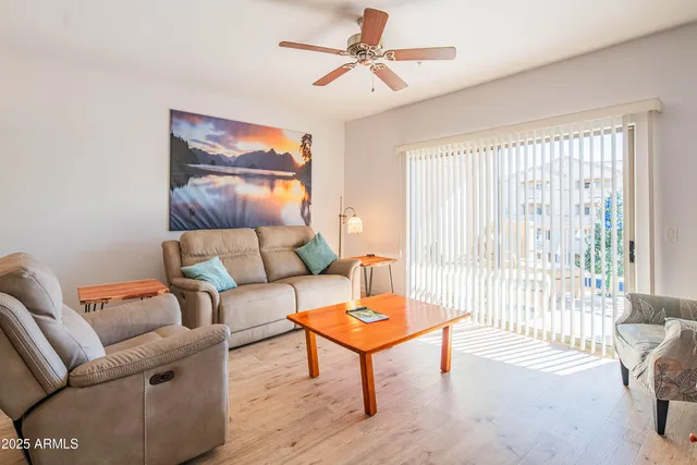 $324,000 | 920 East Devonshire Avenue, Unit 3025, Phoenix, AZ 85014