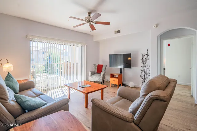$324,000 | 920 East Devonshire Avenue, Unit 3025, Phoenix, AZ 85014