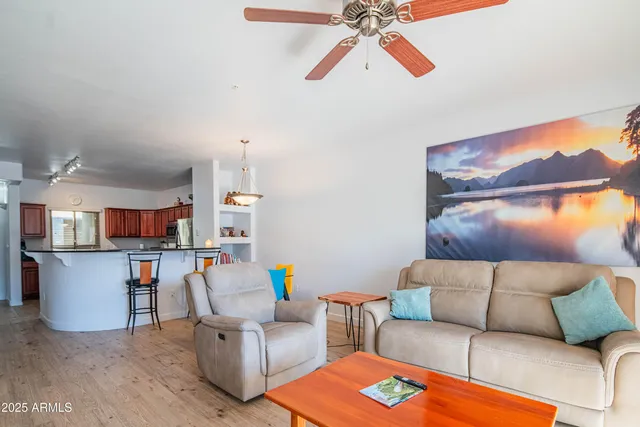 $324,000 | 920 East Devonshire Avenue, Unit 3025, Phoenix, AZ 85014