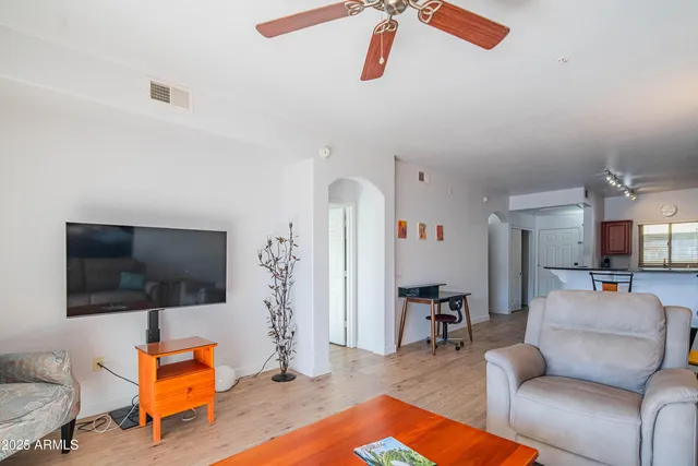 $324,000 | 920 East Devonshire Avenue, Unit 3025, Phoenix, AZ 85014