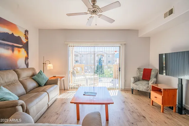 $324,000 | 920 East Devonshire Avenue, Unit 3025, Phoenix, AZ 85014