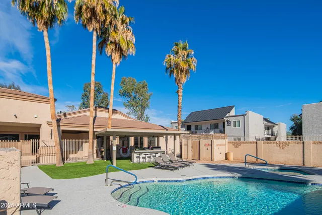 $324,000 | 920 East Devonshire Avenue, Unit 3025, Phoenix, AZ 85014