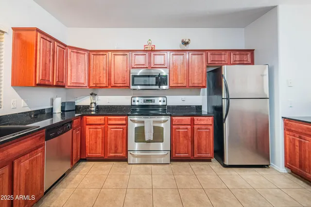 $324,000 | 920 East Devonshire Avenue, Unit 3025, Phoenix, AZ 85014