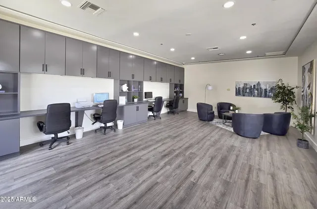 $324,000 | 920 East Devonshire Avenue, Unit 3025, Phoenix, AZ 85014