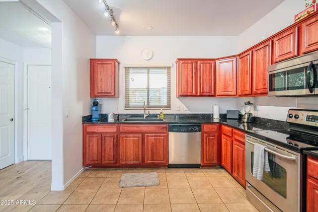 $324,000 | 920 East Devonshire Avenue, Unit 3025, Phoenix, AZ 85014