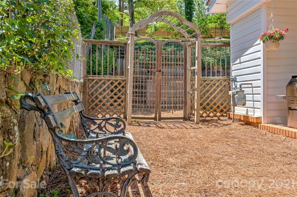 171 Beverly Road Asheville, NC 28805 - Photo 37 of 39 Gallery Image 37