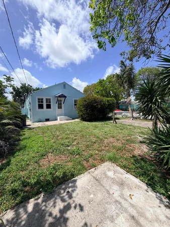 $2,100 | 415 9th Avenue North, Unit 415, Lake Worth Beach, FL 33460