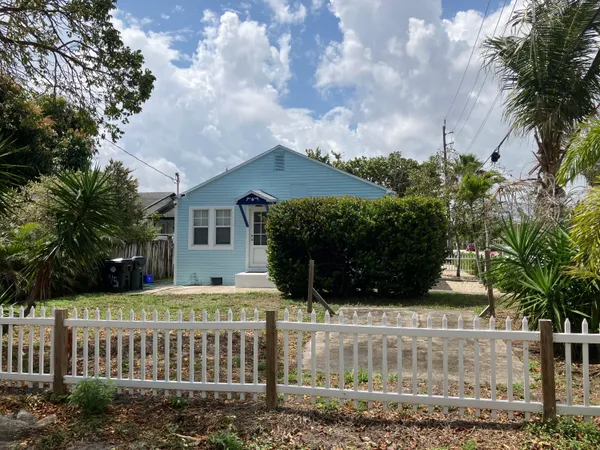 $2,100 | 415 9th Avenue North, Lake Worth Beach, FL 33460