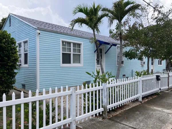 $2,100 | 415 9th Avenue North, Unit 415, Lake Worth Beach, FL 33460
