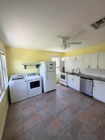 $2,100 | 415 9th Avenue North, Unit 415, Lake Worth Beach, FL 33460