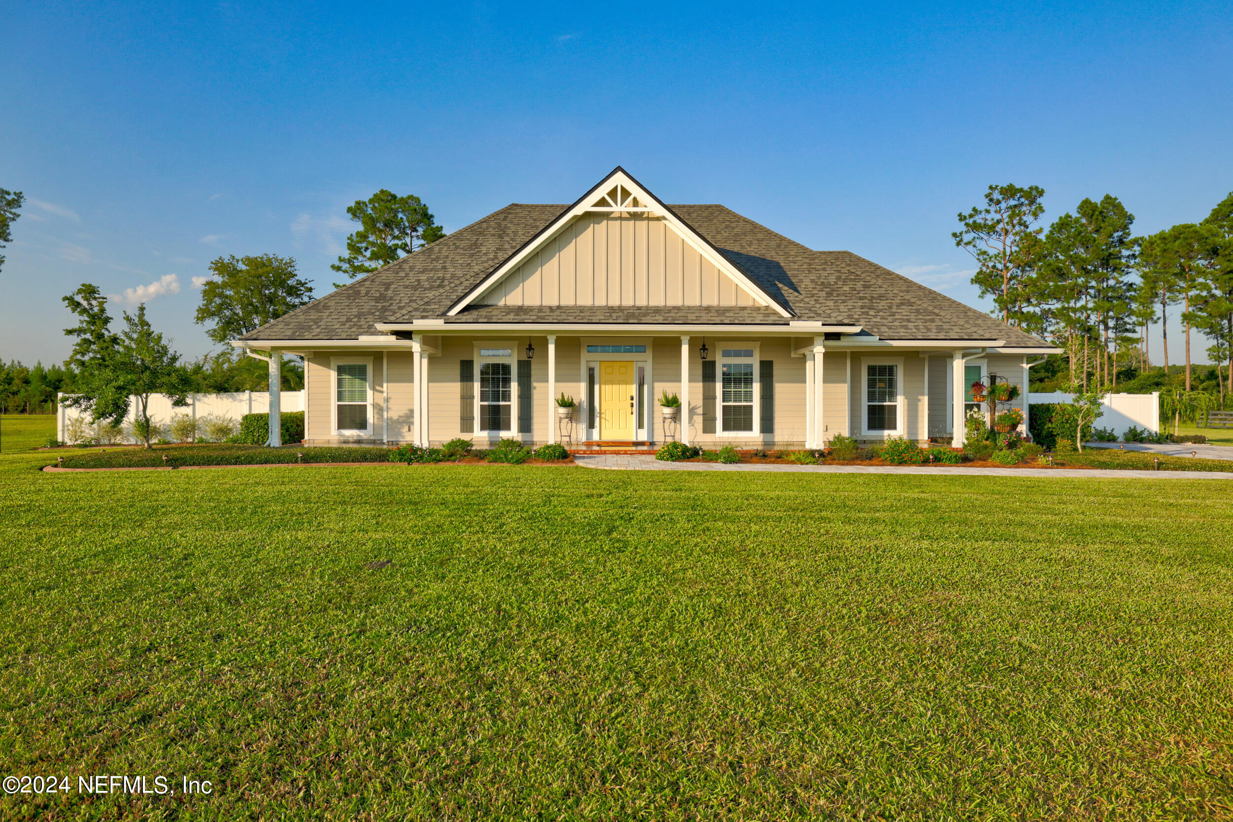 55278 Bartram Trail Callahan, FL 32011 - Photo 9 of 88 a front view of a house with a garden