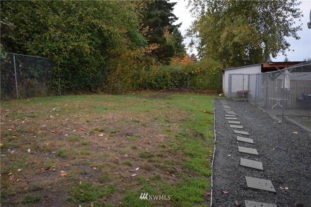 620 Index Avenue Northeast Renton, WA 98056 - Photo 17 of 17 a view of a backyard