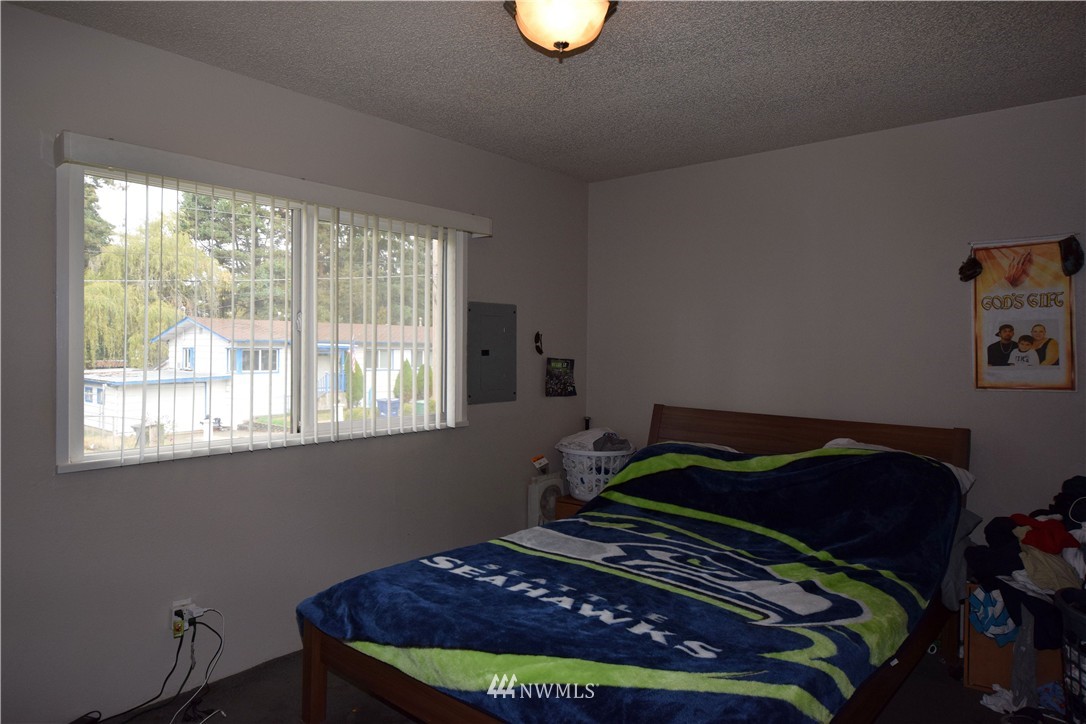 620 Index Avenue Northeast Renton, WA 98056 - Photo 5 of 17 a bedroom with a bed and a window