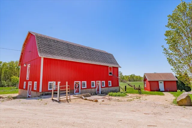 $640,000 | 3756 County Highway North, Milton, WI 53563