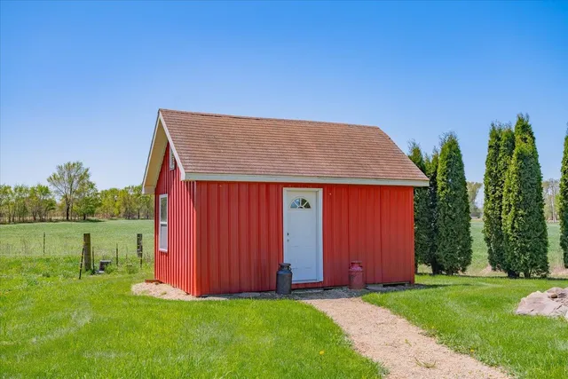 $640,000 | 3756 County Highway North, Milton, WI 53563