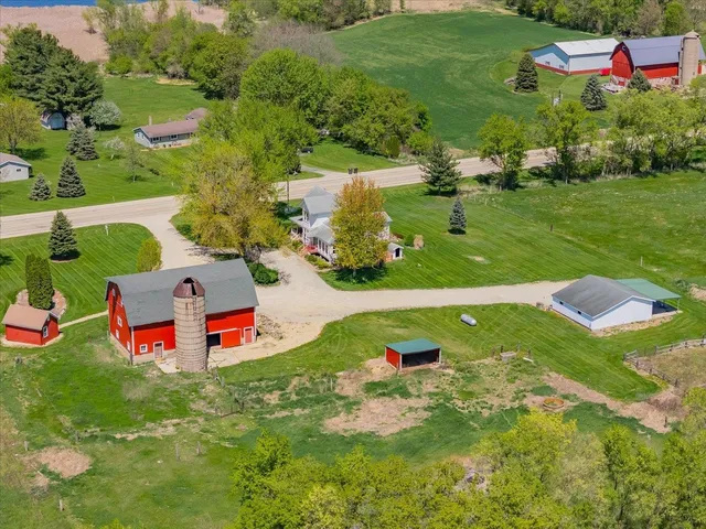 $640,000 | 3756 County Highway North, Milton, WI 53563