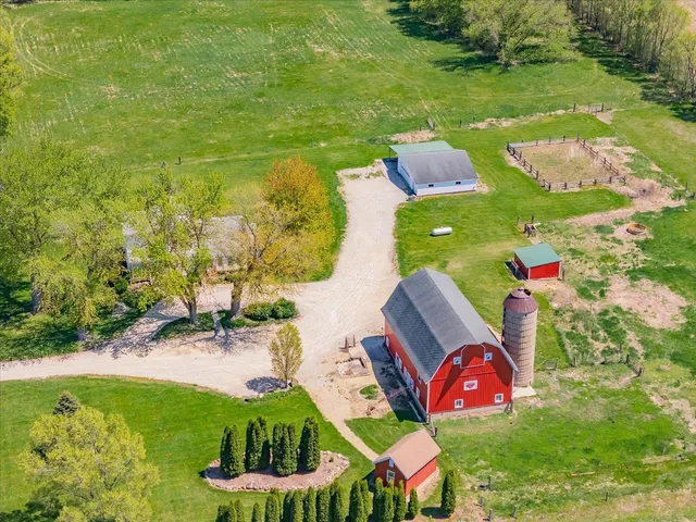 $640,000 | 3756 County Highway North, Milton, WI 53563