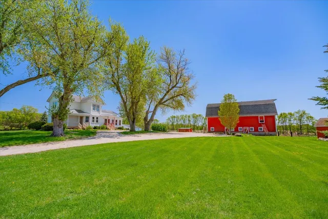 $640,000 | 3756 County Highway North, Milton, WI 53563