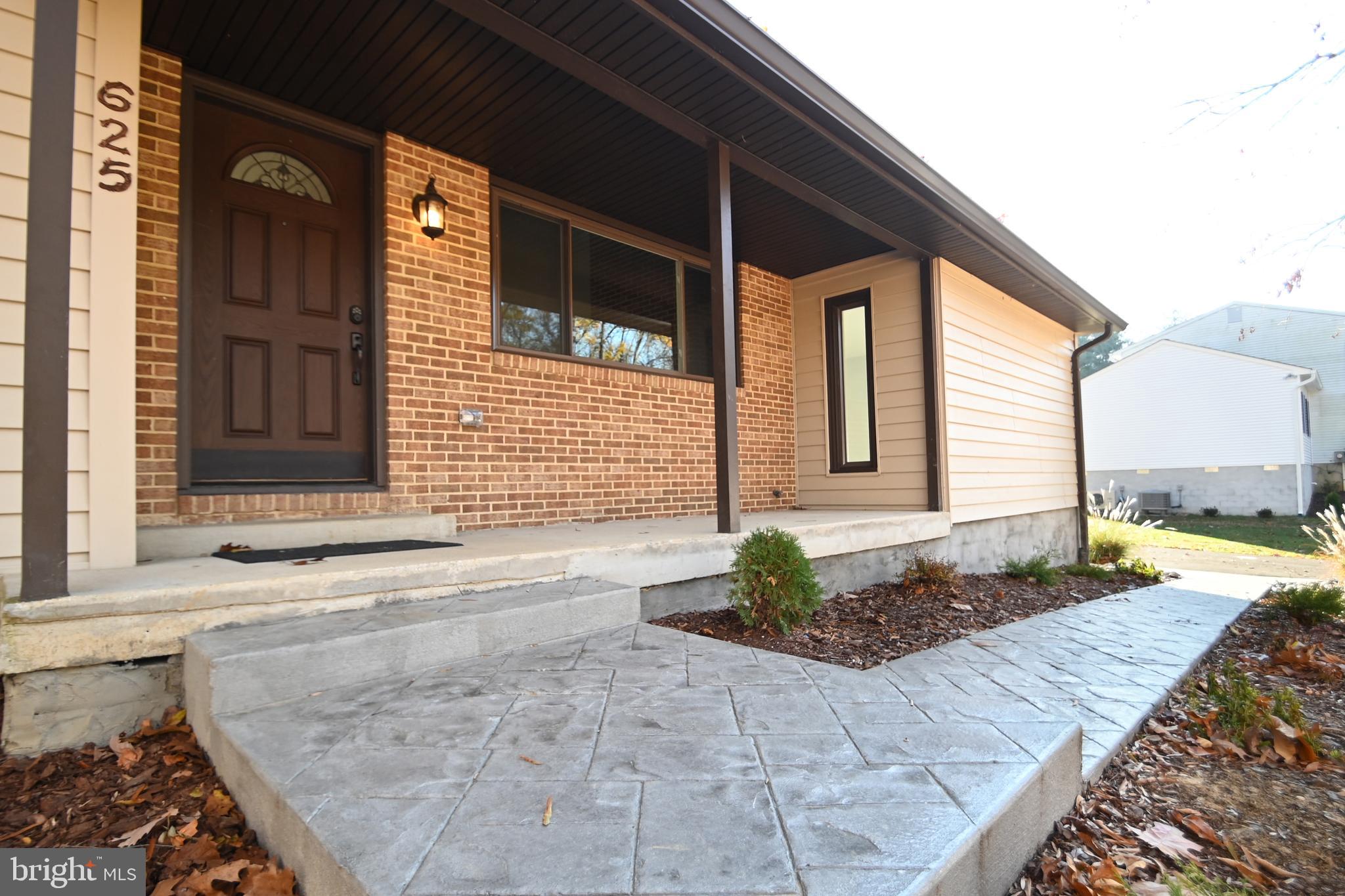 625 Rolling Dale Road Annapolis, MD 21401 - Photo 1 of 40 Beautiful front of the house