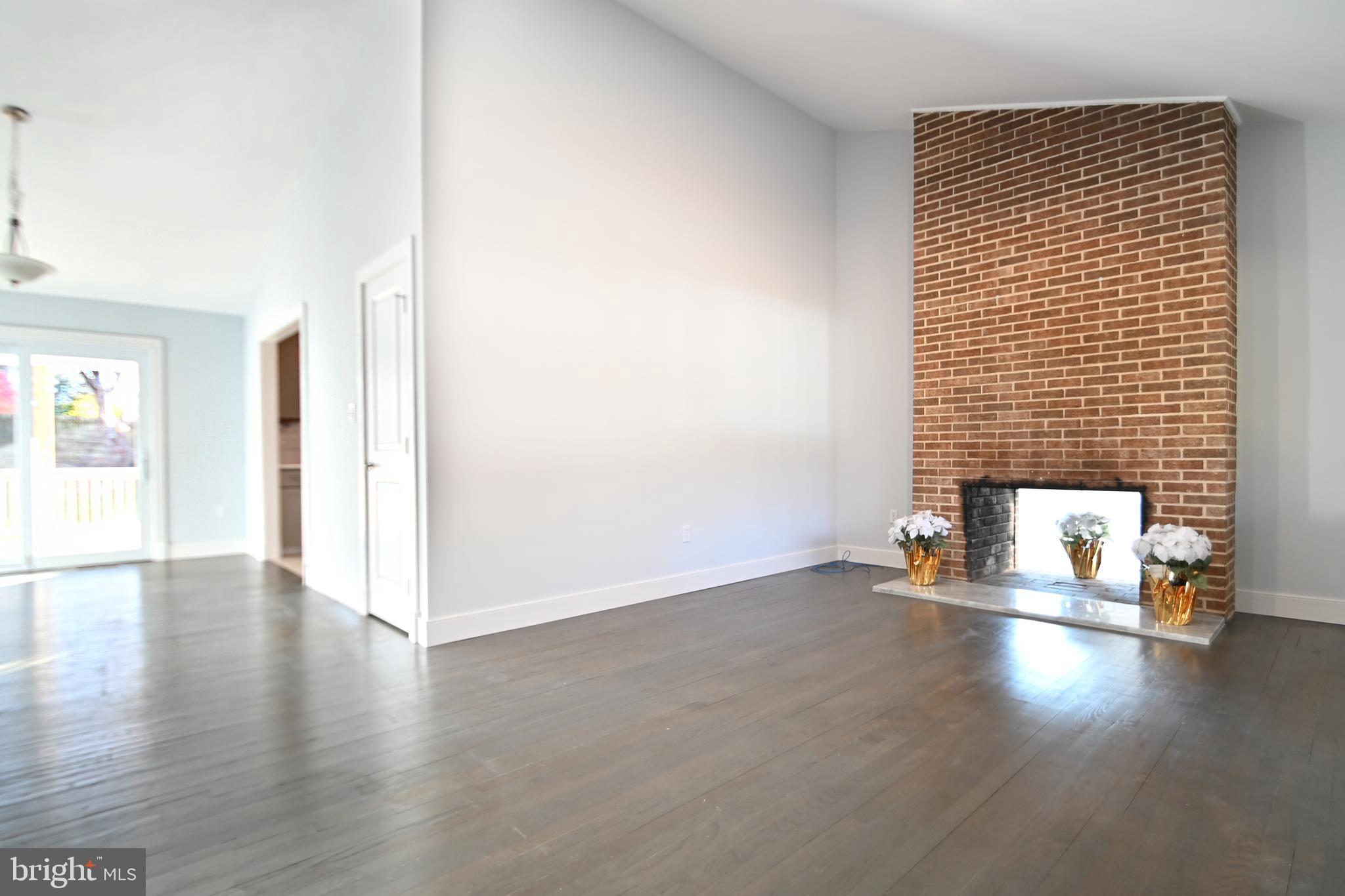 625 Rolling Dale Road Annapolis, MD 21401 - Photo 12 of 40 Living room
