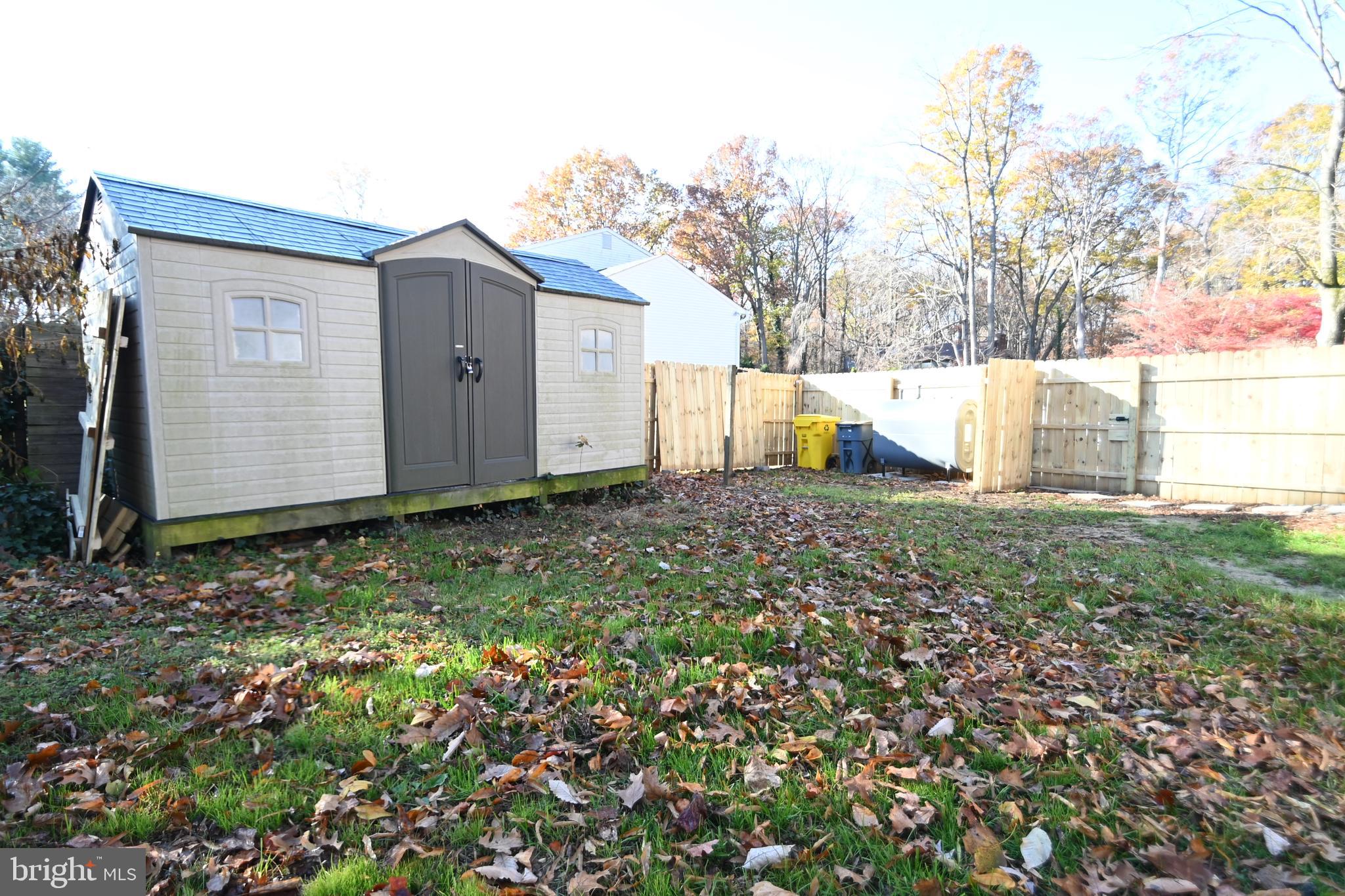 625 Rolling Dale Road Annapolis, MD 21401 - Photo 6 of 40 shed /fence/new oil tank