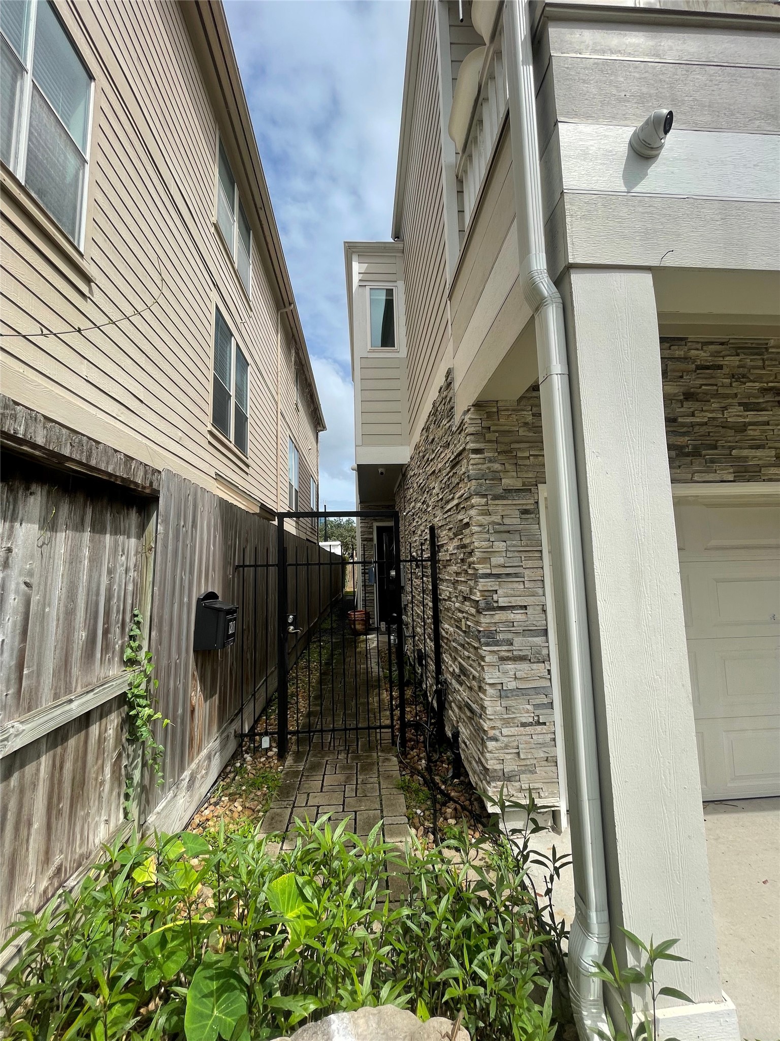 1211 Marconi Street Houston, TX 77019 - Photo 2 of 42 a backyard of a house with lots of green space