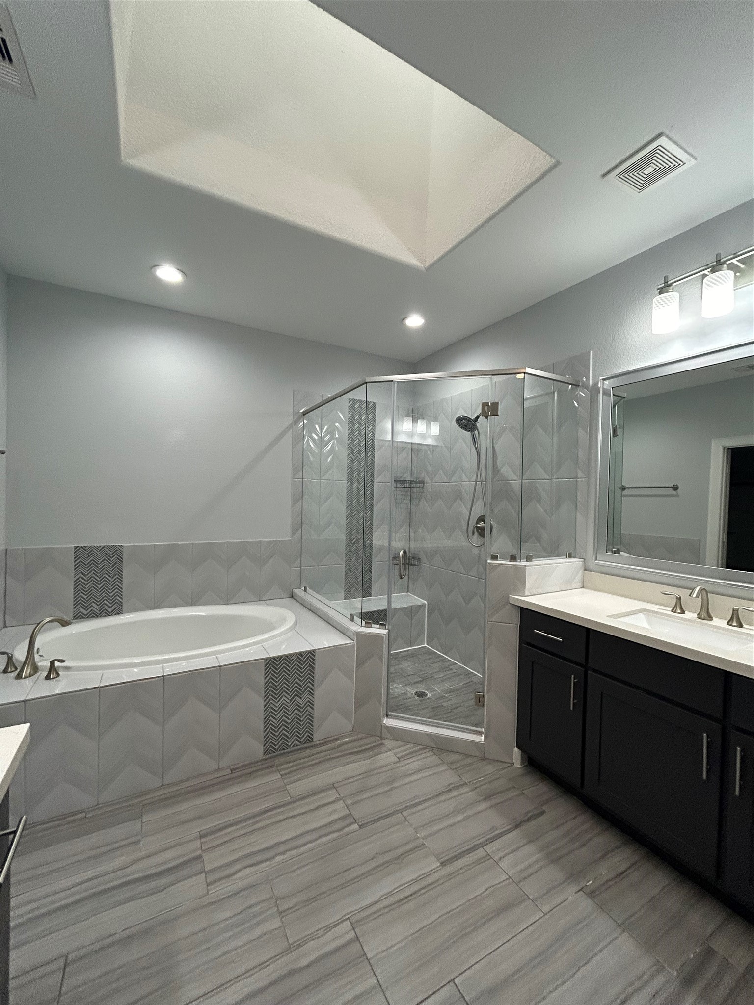 1211 Marconi Street Houston, TX 77019 - Photo 24 of 42 a bathroom with a bathtub and a sink
